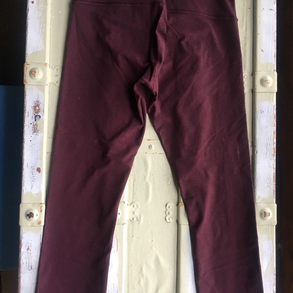 EUC Size 6 Wunder Under crop (reg waist) plum/maroon colour - Picture 2 of 6